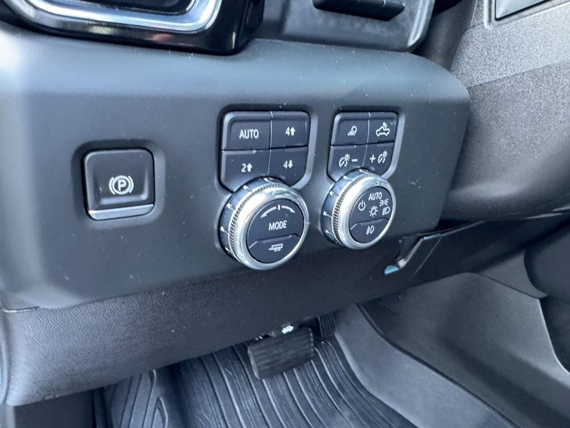 GMC Sierra 2500HD Vehicle Image 17