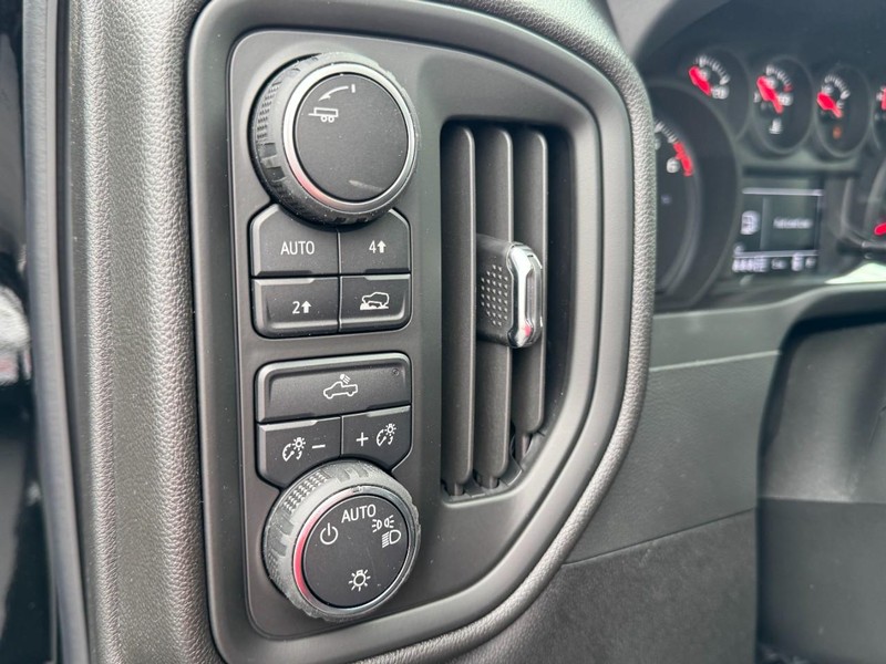Chevrolet Silverado 1500 Vehicle Image 12