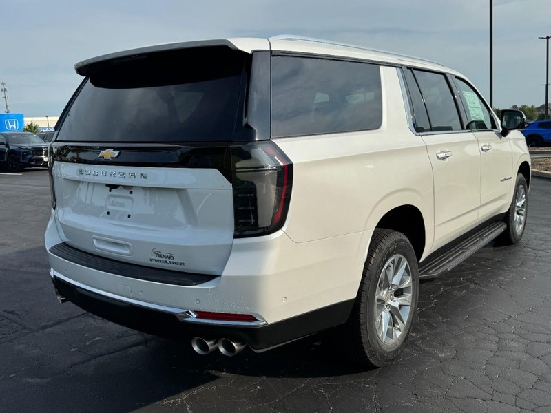 Chevrolet Suburban Vehicle Image 03