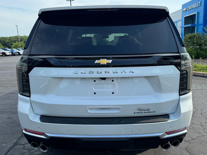 Chevrolet Suburban Vehicle Image 04