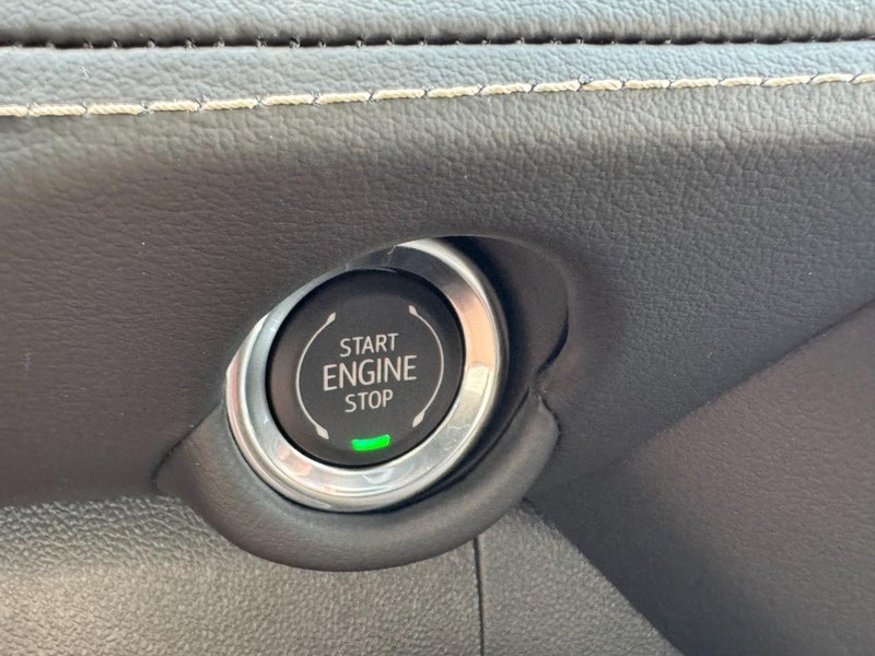 Chevrolet Suburban Vehicle Image 18