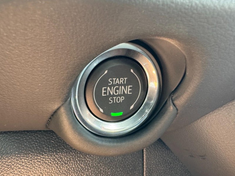 Chevrolet Suburban Vehicle Image 16