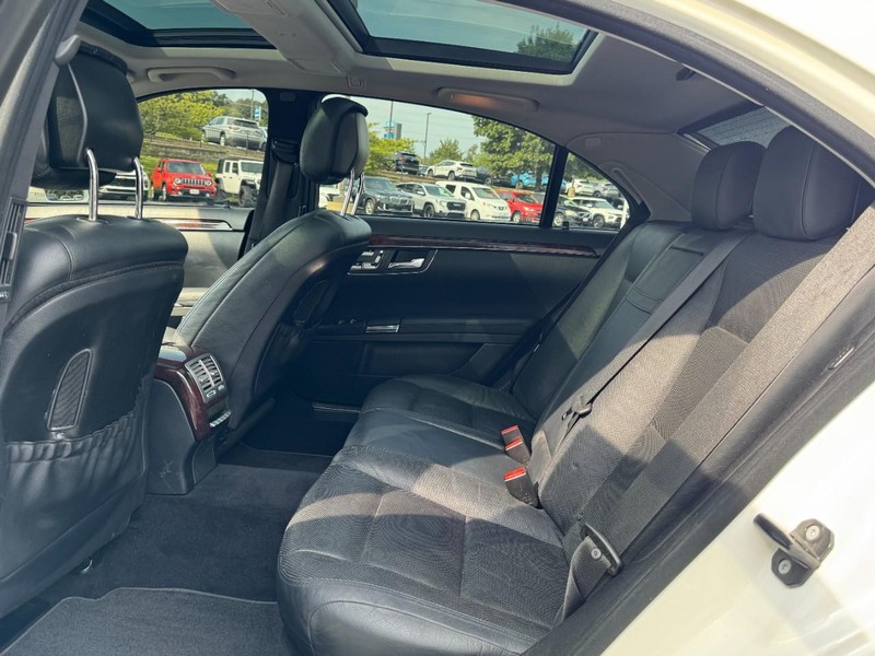Mercedes-Benz S-Class Vehicle Image 10