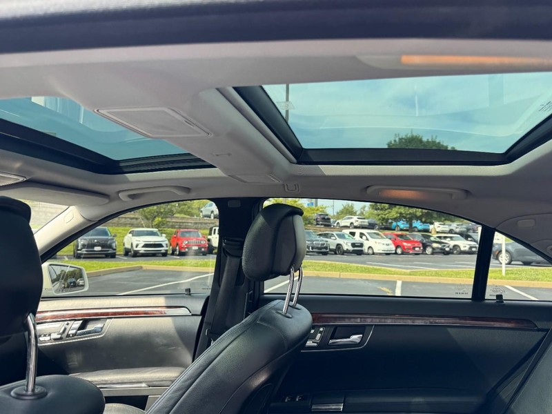 Mercedes-Benz S-Class Vehicle Image 11