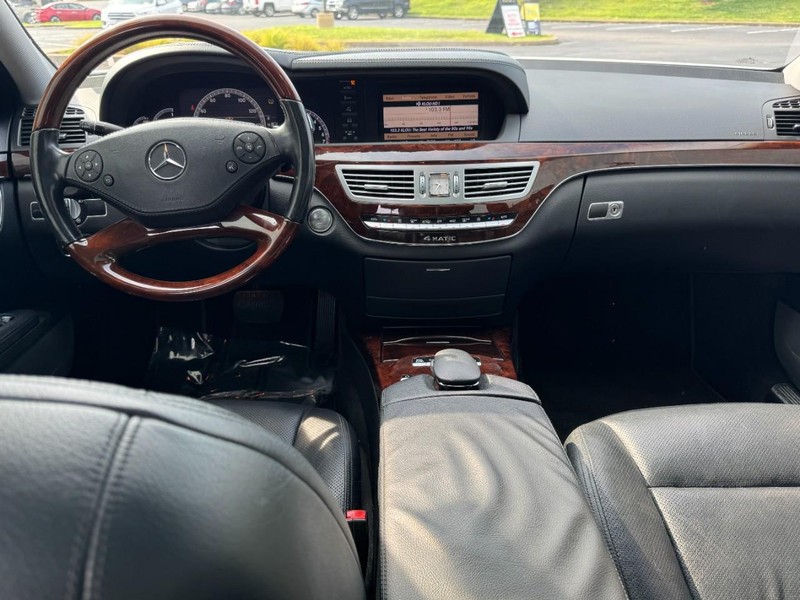 Mercedes-Benz S-Class Vehicle Image 12