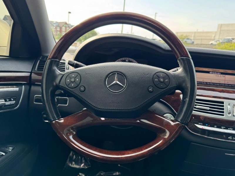 Mercedes-Benz S-Class Vehicle Image 13