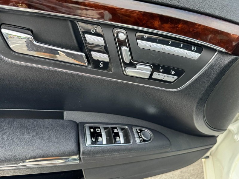 Mercedes-Benz S-Class Vehicle Image 16