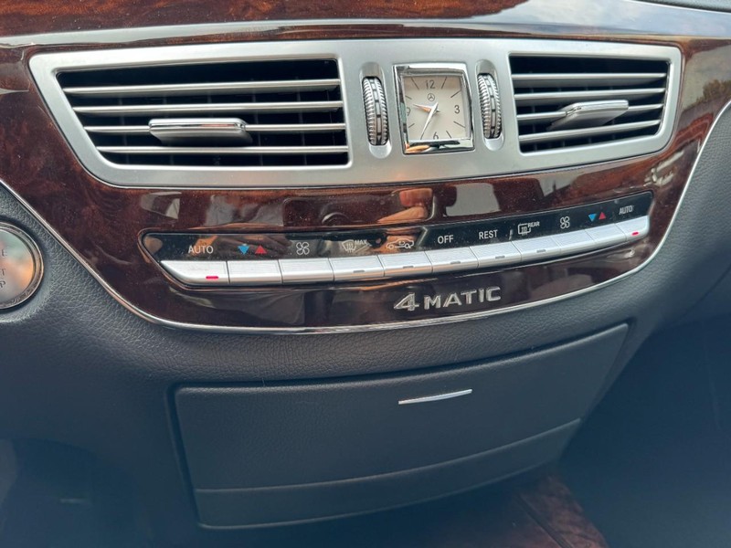 Mercedes-Benz S-Class Vehicle Image 19