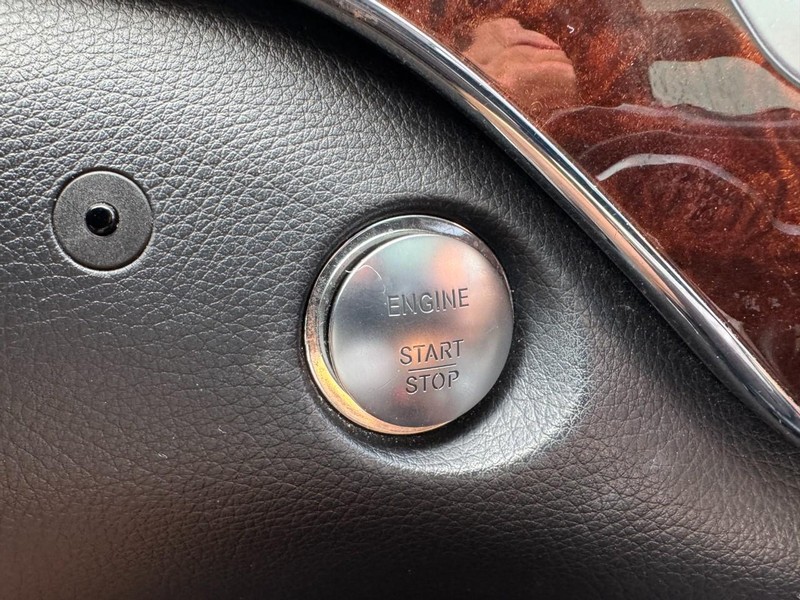 Mercedes-Benz S-Class Vehicle Image 23