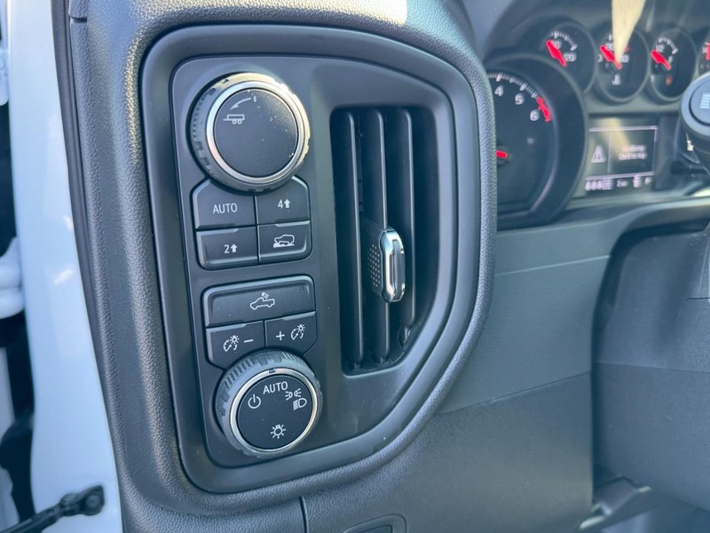 Chevrolet Silverado 1500 Vehicle Image 11