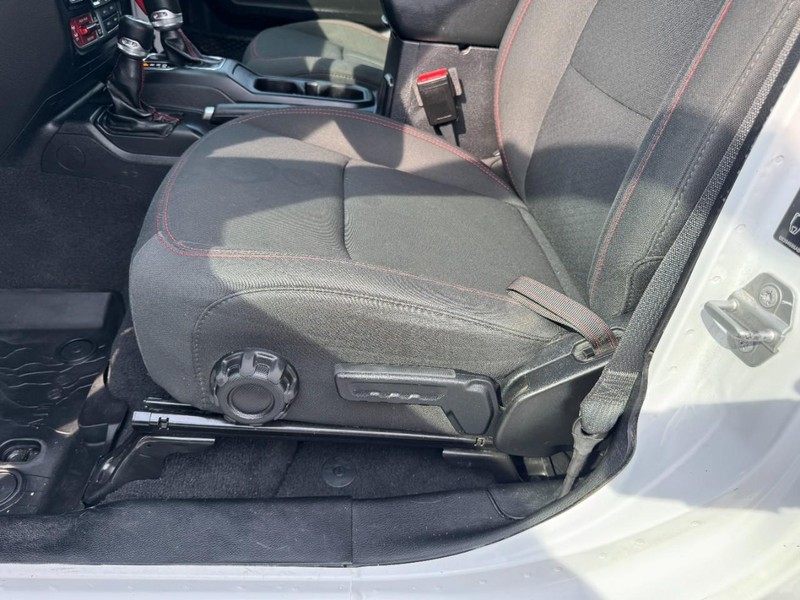 Jeep Wrangler Vehicle Image 13