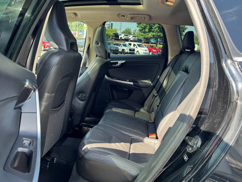 Volvo XC60 Vehicle Image 10