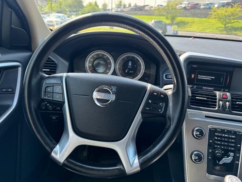 Volvo XC60 Vehicle Image 13
