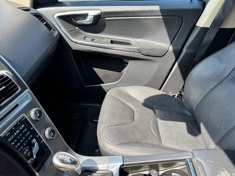 Volvo XC60 Vehicle Image 14