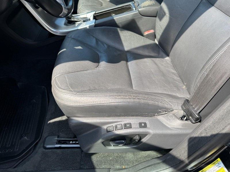 Volvo XC60 Vehicle Image 15