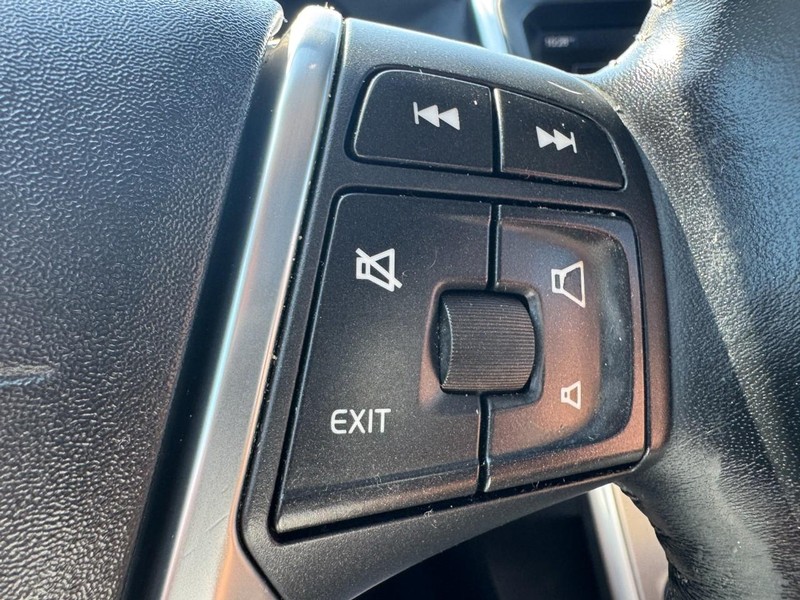 Volvo XC60 Vehicle Image 18