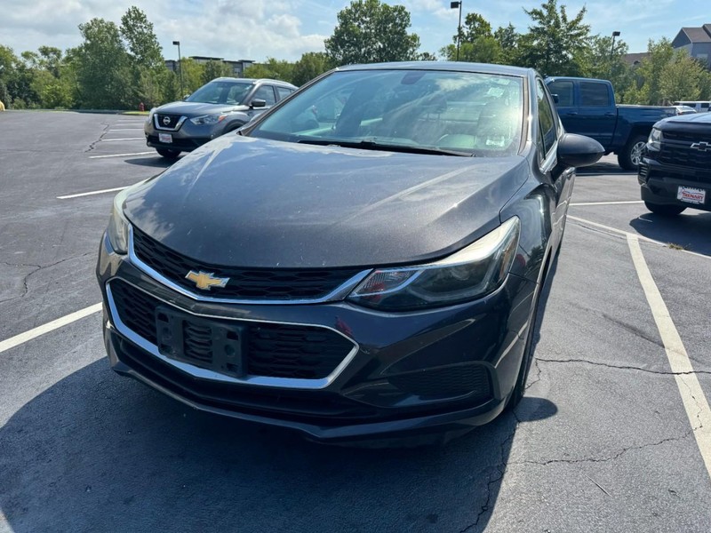 Chevrolet Cruze Vehicle Image 02
