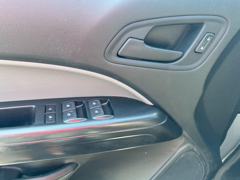 Chevrolet Colorado Vehicle Image 15