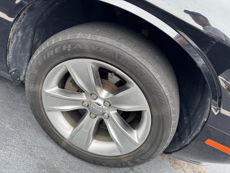 Dodge Challenger Vehicle Image 05