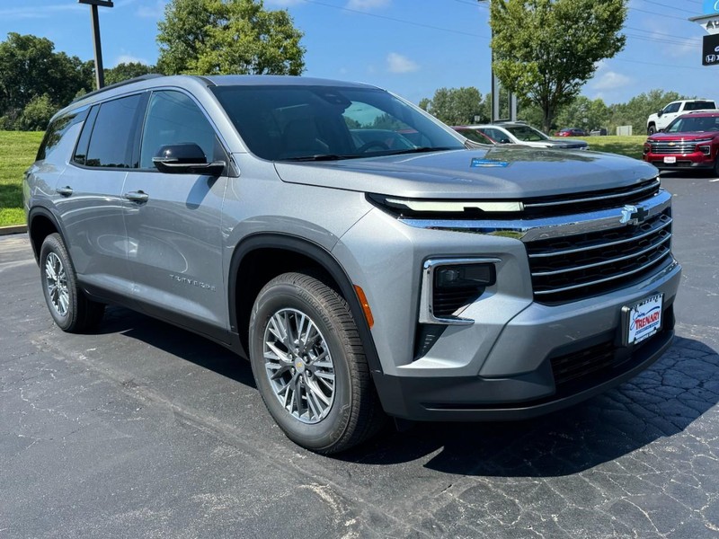 Chevrolet Traverse Vehicle Image 02