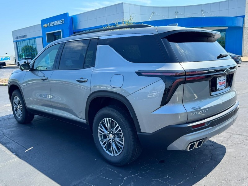 Chevrolet Traverse Vehicle Image 05