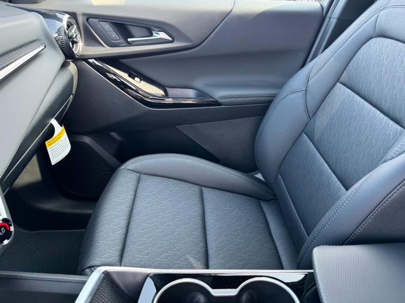 Chevrolet Equinox Vehicle Image 08