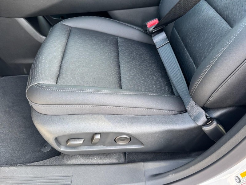 Chevrolet Equinox Vehicle Image 09