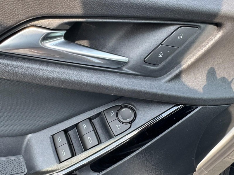 Chevrolet Equinox Vehicle Image 10