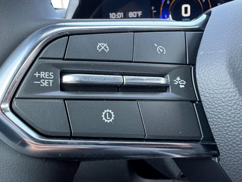 Chevrolet Equinox Vehicle Image 11