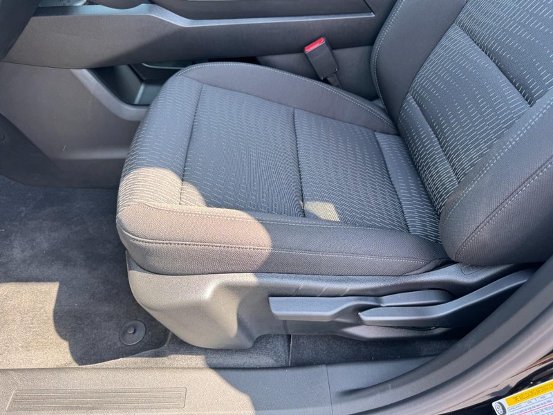 Chevrolet Equinox Vehicle Image 09
