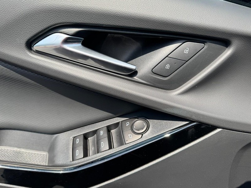 Chevrolet Equinox Vehicle Image 10