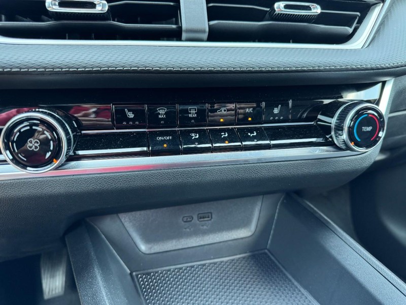 Chevrolet Equinox Vehicle Image 13
