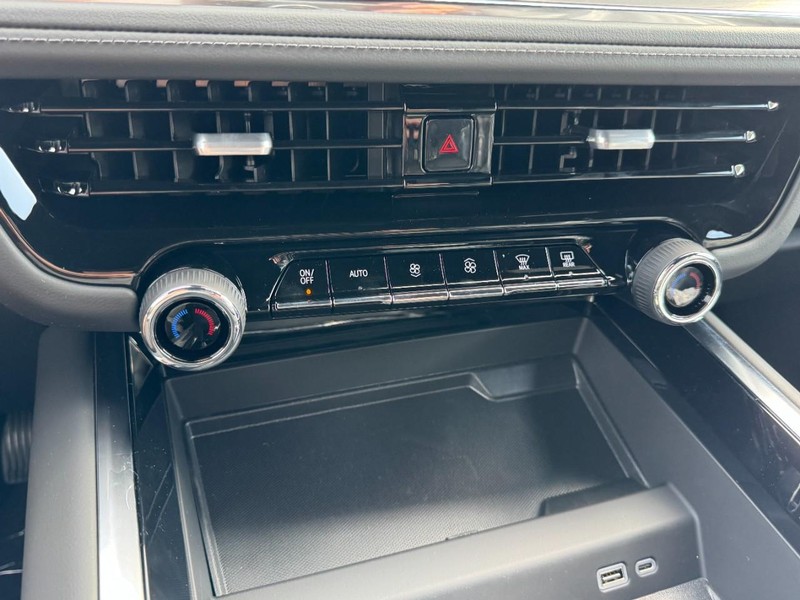 Chevrolet Tahoe Vehicle Image 12