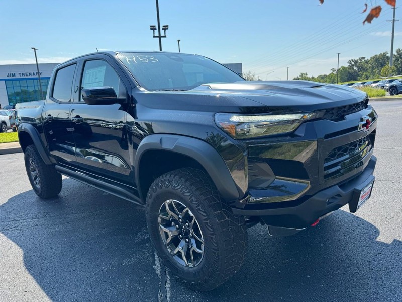 Chevrolet Colorado Vehicle Image 02