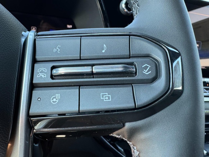 Chevrolet Colorado Vehicle Image 12