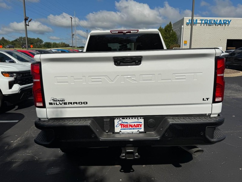 Chevrolet Silverado 2500HD Vehicle Image 05