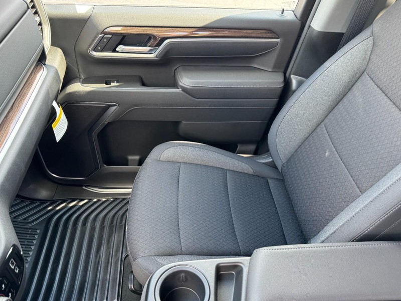 Chevrolet Silverado 2500HD Vehicle Image 10