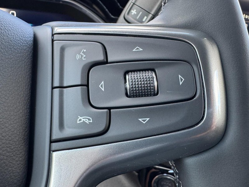 Chevrolet Silverado 2500HD Vehicle Image 15