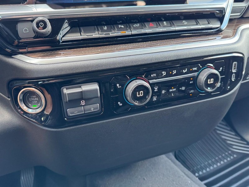 Chevrolet Silverado 2500HD Vehicle Image 16