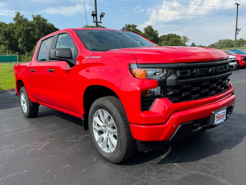 Chevrolet Silverado 1500 Vehicle Image 02