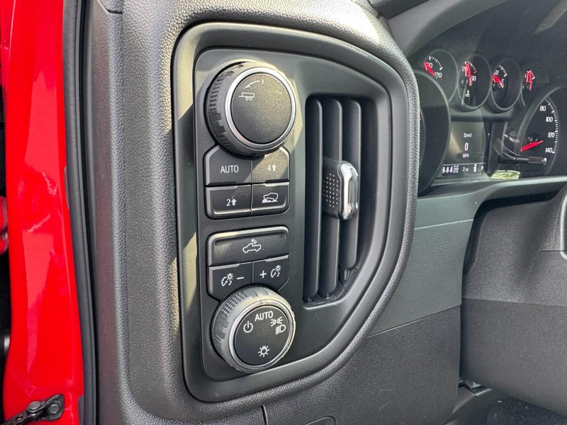Chevrolet Silverado 1500 Vehicle Image 12