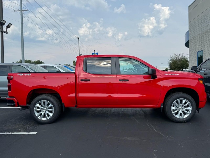 Chevrolet Silverado 1500 Vehicle Image 02