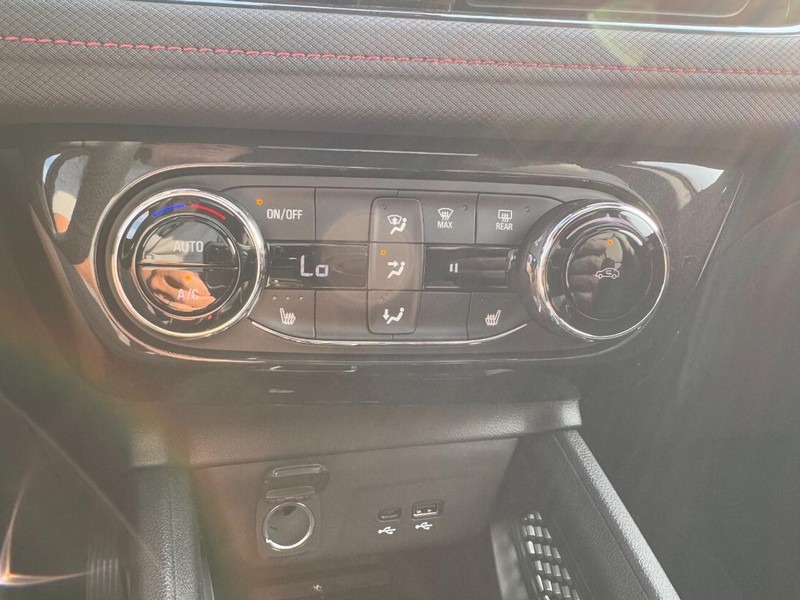 Chevrolet TrailBlazer Vehicle Image 14