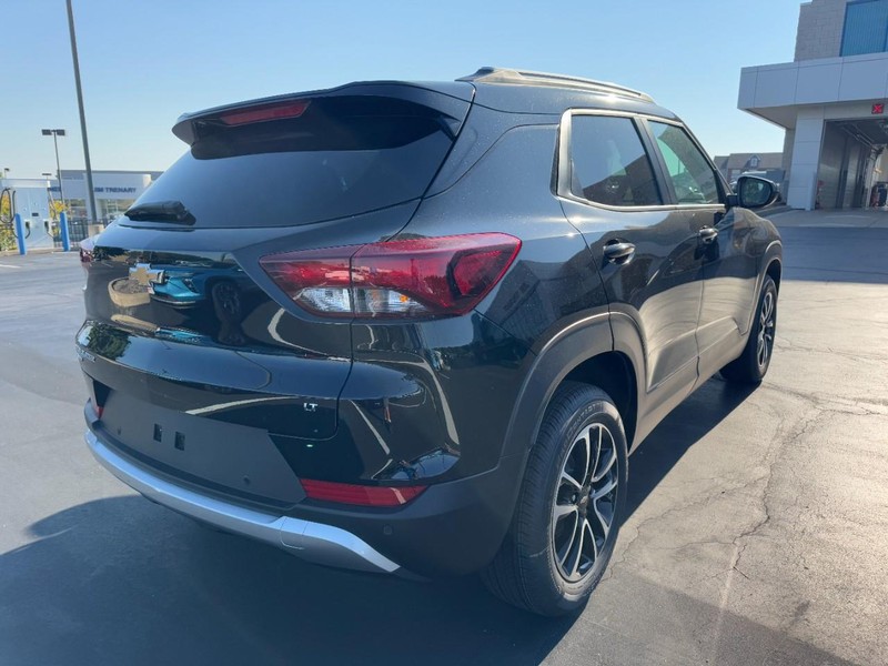 Chevrolet TrailBlazer Vehicle Image 03