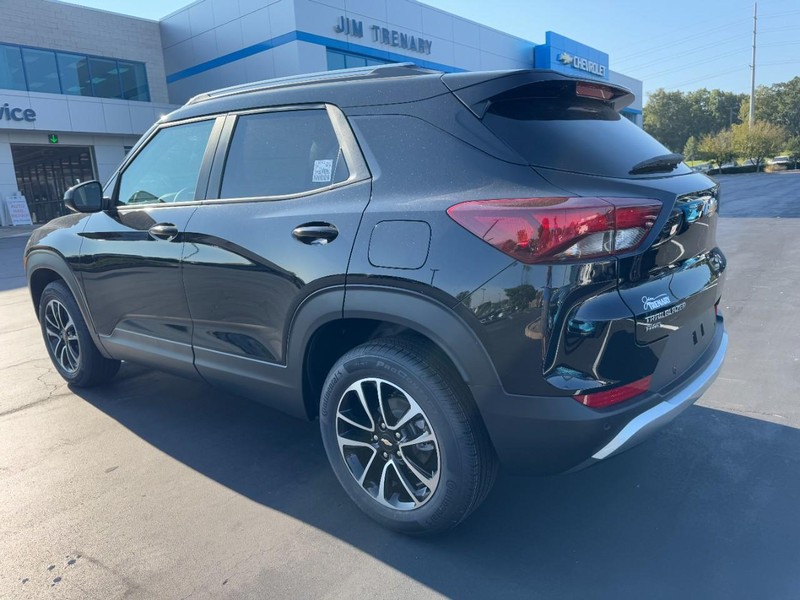 Chevrolet TrailBlazer Vehicle Image 05