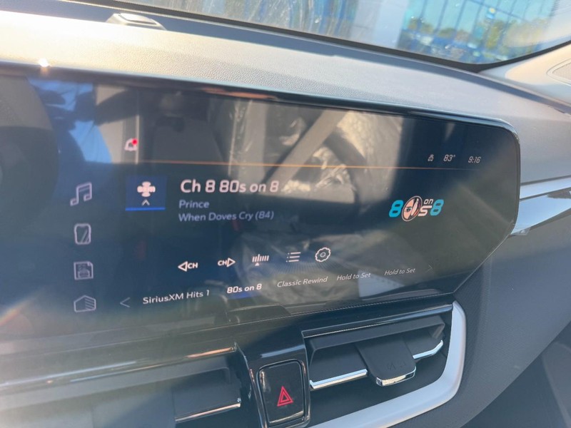 Chevrolet TrailBlazer Vehicle Image 12