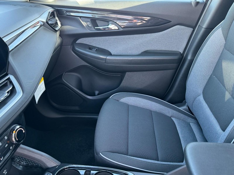 Chevrolet TrailBlazer Vehicle Image 08