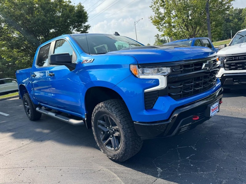 Chevrolet Silverado 1500 Vehicle Image 02