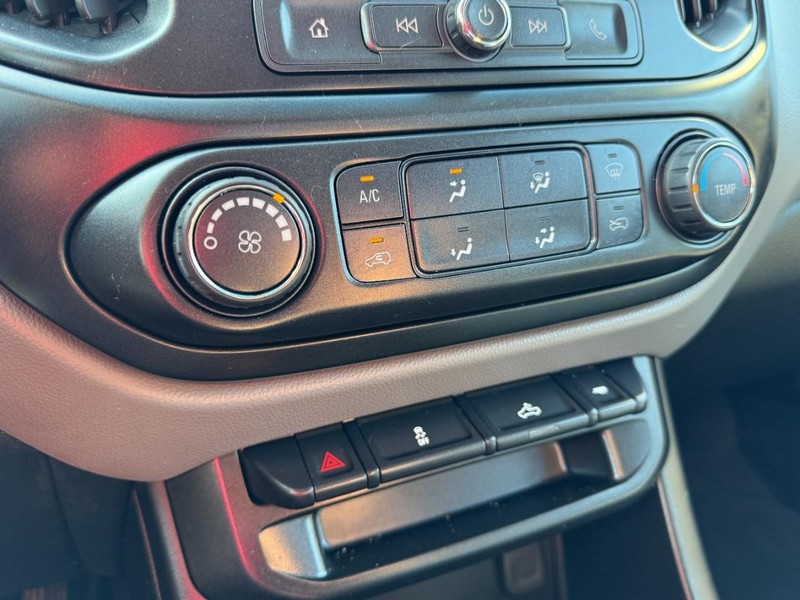 Chevrolet Colorado Vehicle Image 18