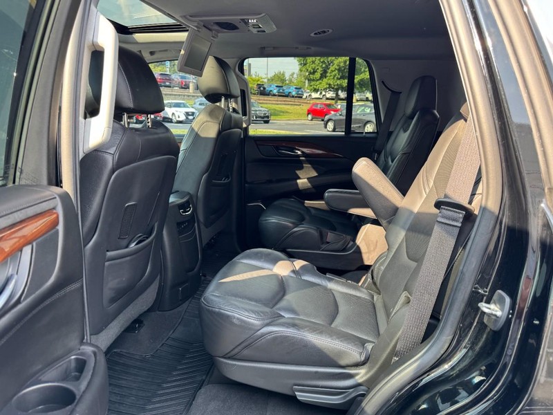 Cadillac Escalade Vehicle Image 10
